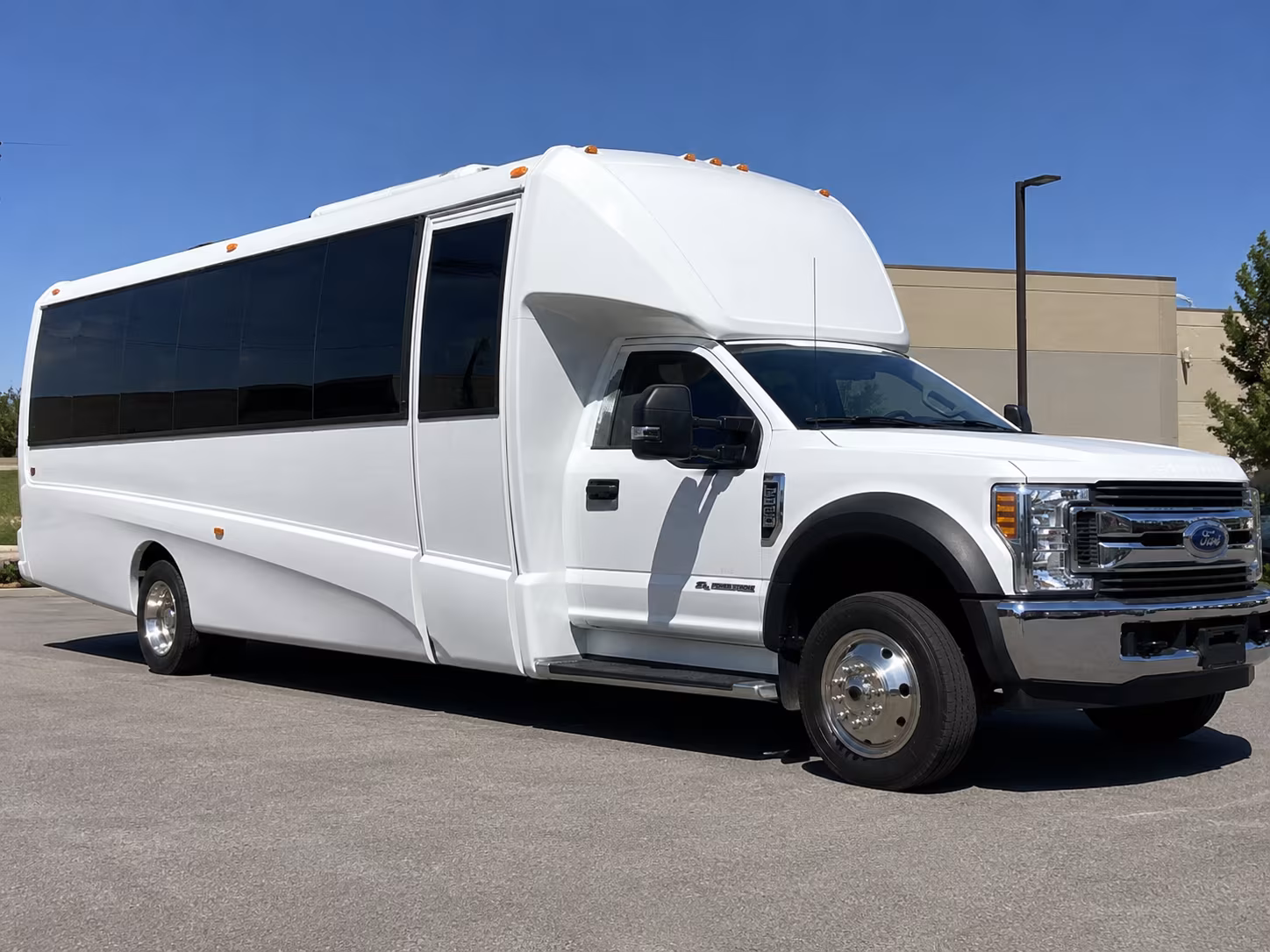 minibus rentals for litchfield hills vineyard tours